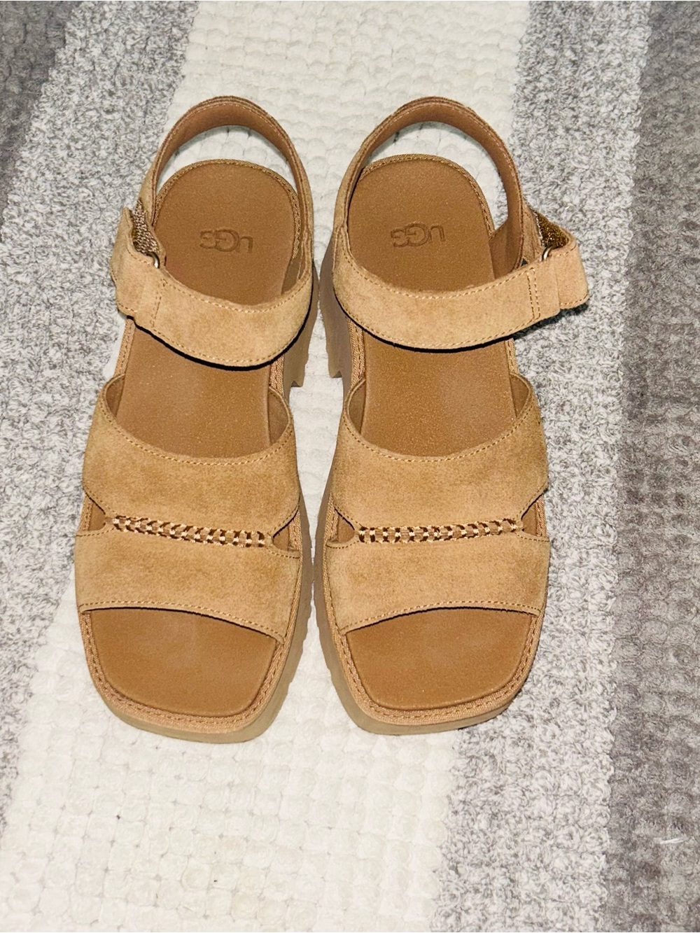 UGG Women's Tan Suede Platform Sandal. Size 9 - Picture 3 of 8